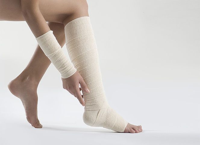 LAUMA MEDICAL elastīgā medicīniskā saite 10 cm × 2 m, 1 gab.