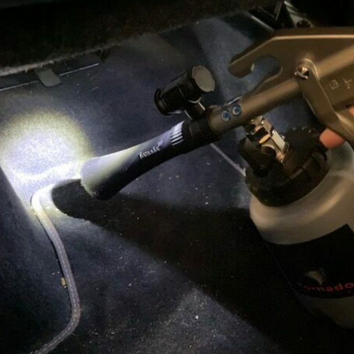 Tornador® SPOT-LIGHT LED valgusti – täpseks autopesuks ja detailide valgustamiseks – agmarket.lv